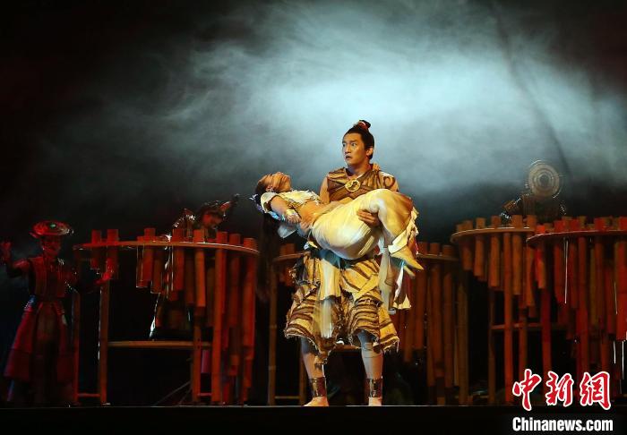 圖為《花腰竹女》演出劇照?！↑S興鴻 攝