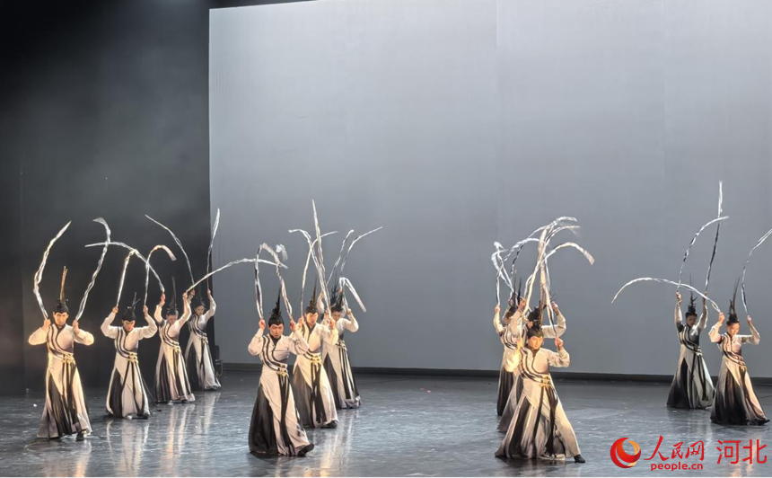 舞劇《顏真卿》演出現(xiàn)場(chǎng)。人民網(wǎng)記者 商帆攝