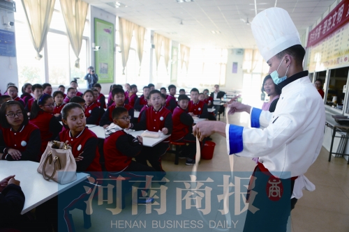 鄭州一中學(xué)開設(shè)“燴面課” 學(xué)生“逼迫”老師拖堂