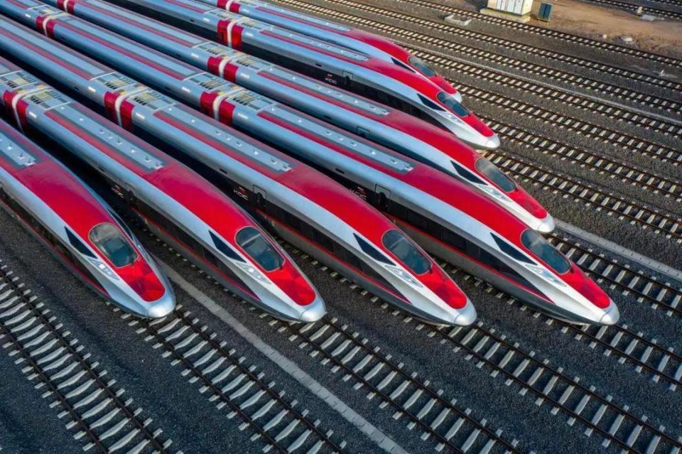 ?雅萬(wàn)高鐵動(dòng)車組。中國(guó)中車供圖。