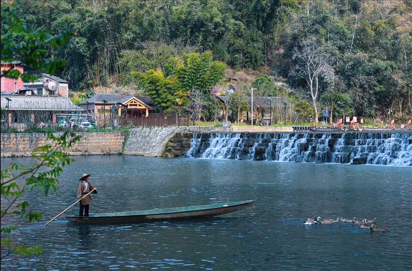 世外桃源春光好。網(wǎng)友“坐井說天闊”攝
