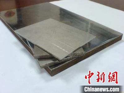 企業(yè)展示的金屬復(fù)合材料產(chǎn)品?！垕I子 攝