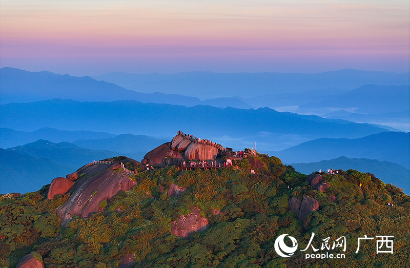 貓兒山日出。人民網(wǎng) 雷琦竣攝