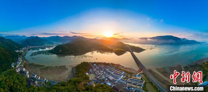 溪邳村背山靠海，風(fēng)光旖旎。(資料圖) 吳慶堂 攝