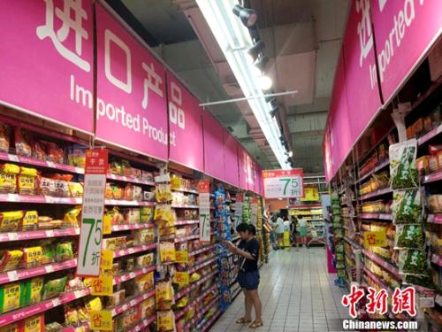 民眾在超市購(gòu)物。<a target='_blank'  _fcksavedurl='http://www.chinanews.com/' ></table>中新網(wǎng)</a>記者 李金磊 攝